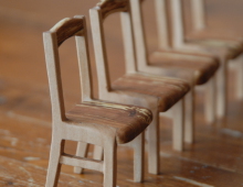 Игрушечный обеденный стол со стульями